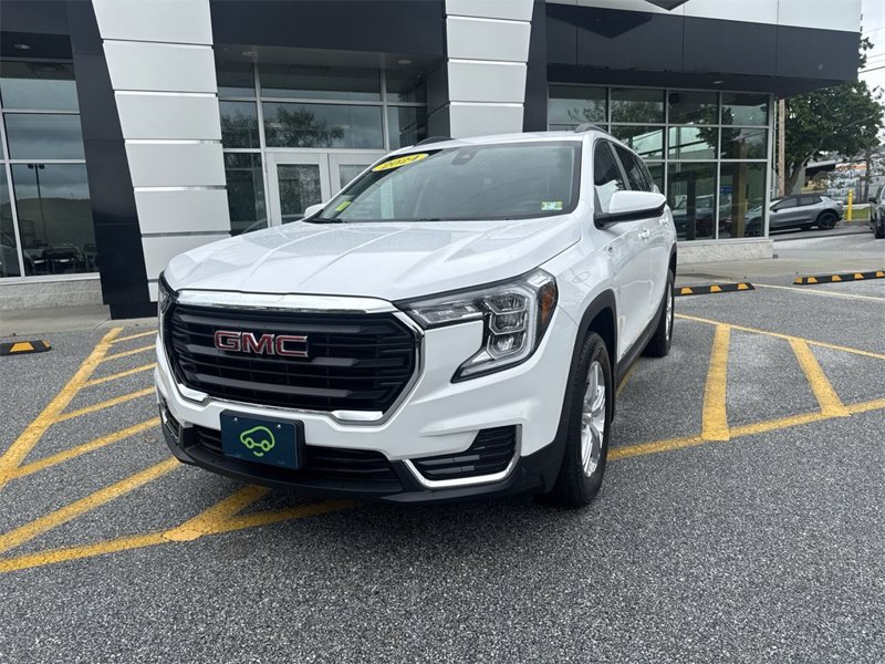 Certified 2024 GMC Terrain SLE w/ Driver Convenience Package image 1