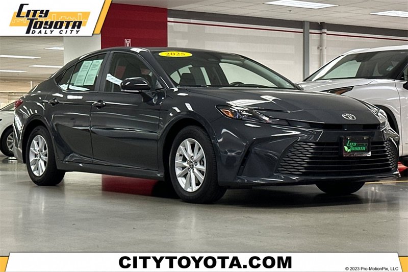 Certified 2025 Toyota Camry LE image 1