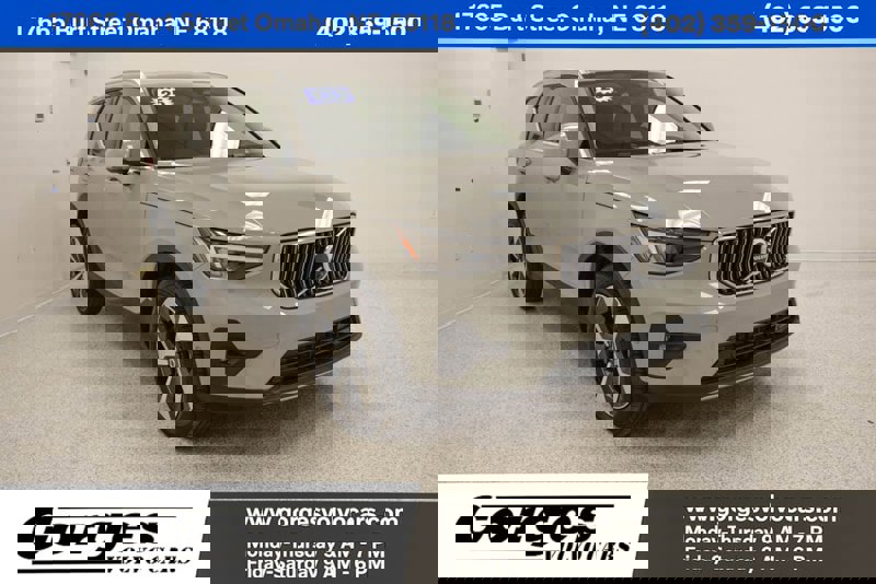 Certified 2025 Volvo XC40 B5 Plus image 1