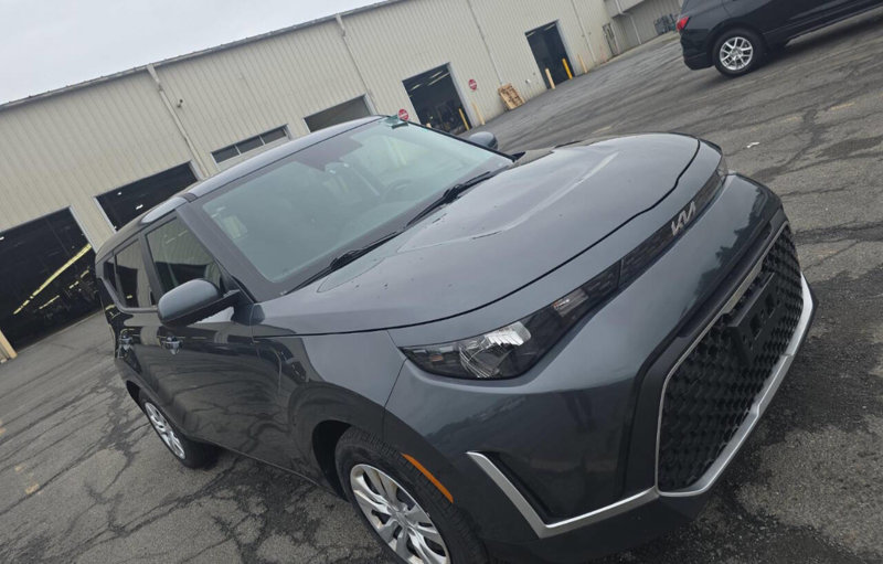 Used 2024 Kia Soul LX image 1