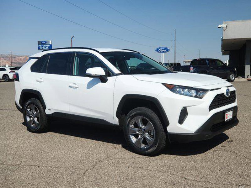 Certified 2022 Toyota RAV4 LE image 1