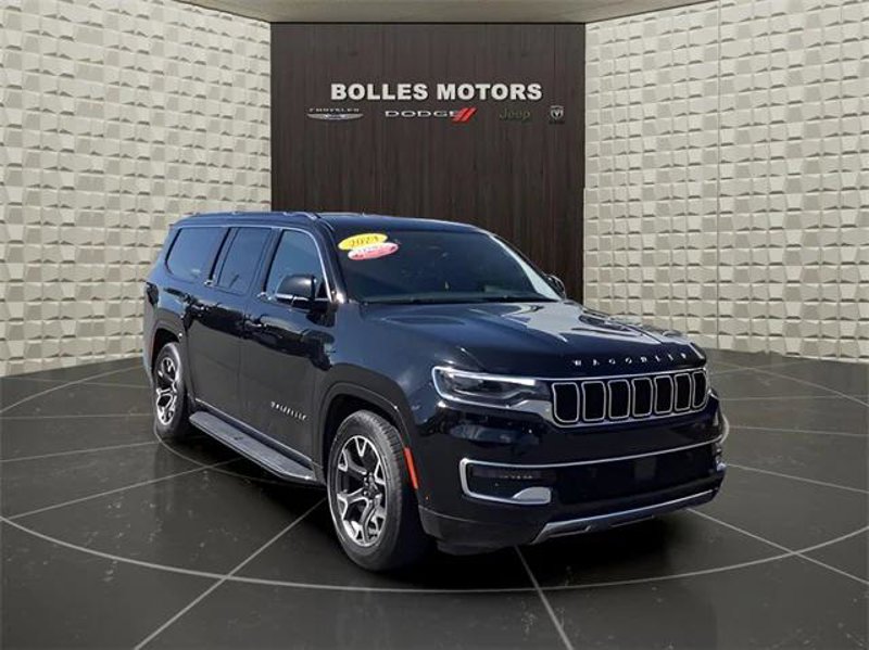 Certified 2024 Jeep Wagoneer L Series III w/ Flexible Seating Group image 1