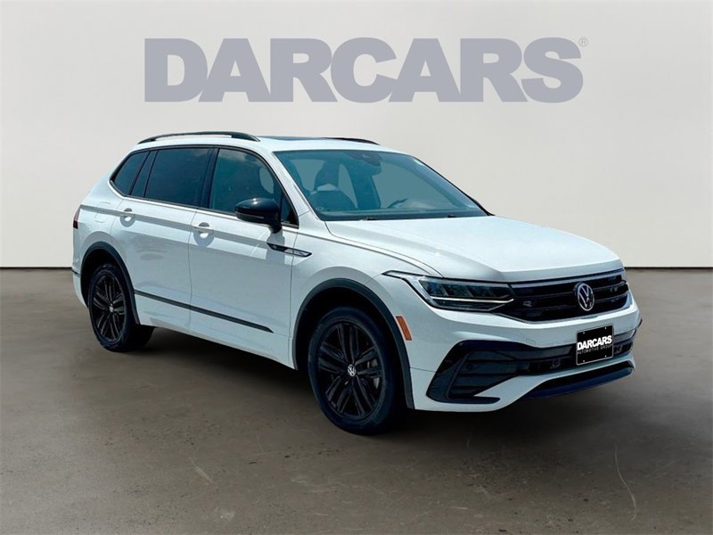 Certified 2022 Volkswagen Tiguan SE R-Line image 1