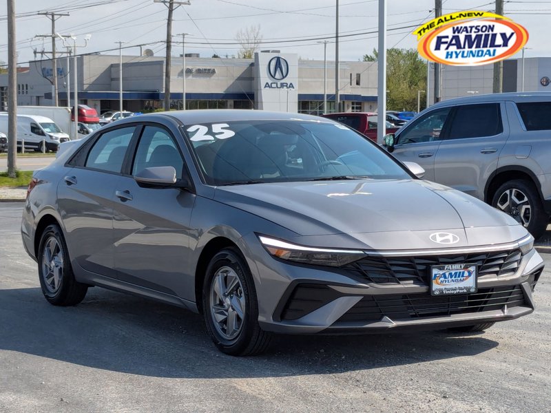 Certified 2025 Hyundai Elantra SE image 1