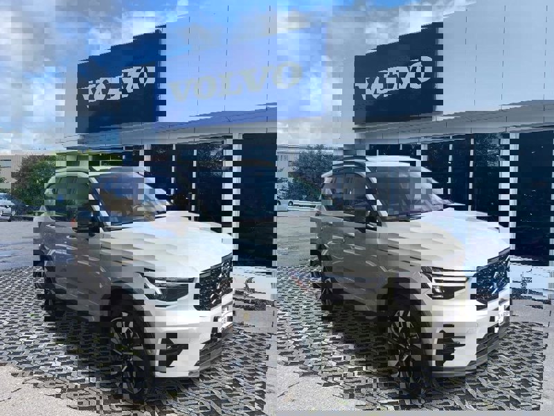 Certified 2025 Volvo XC40 B5 Plus w/ Protection Package Premier image 1