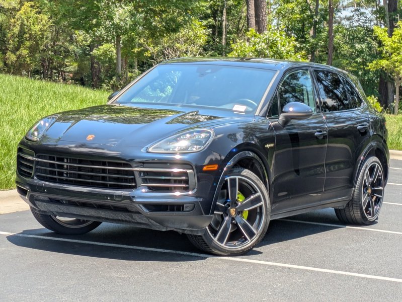 Certified 2022 Porsche Cayenne Platinum Edition image 1