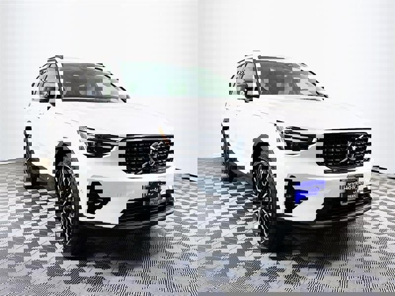 Certified 2024 Volvo XC40 B5 Ultimate w/ Protection Package Premier image 1