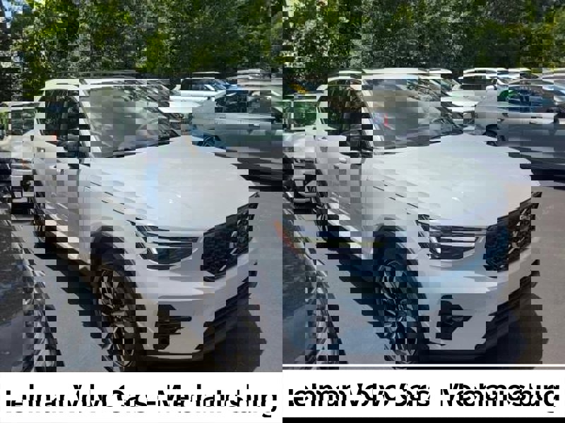 Certified 2024 Volvo XC40 B5 Plus image 1