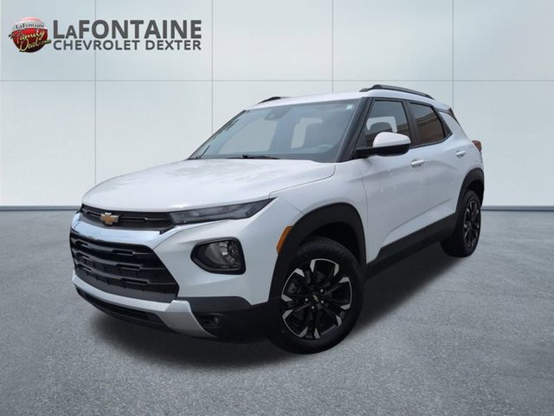 Certified 2024 Chevrolet Trax RS w/ Driver Confidence Package image 1