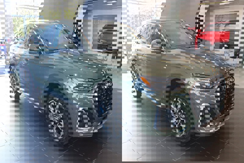 Certified 2025 Audi Q5 2.0T Premium image 1
