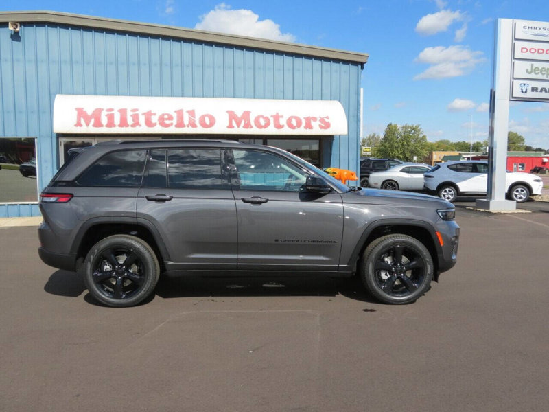 New 2025 Jeep Grand Cherokee L Altitude image 1
