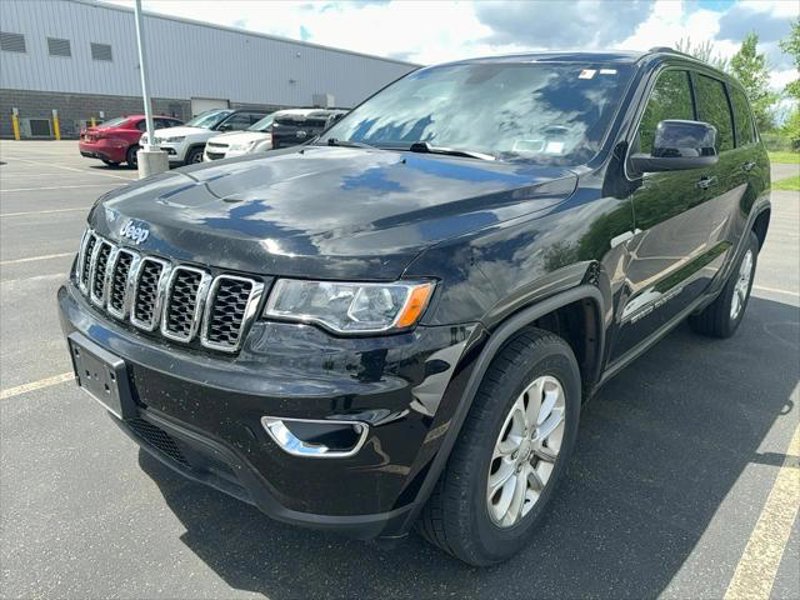 Certified 2021 Jeep Grand Cherokee Laredo image 1