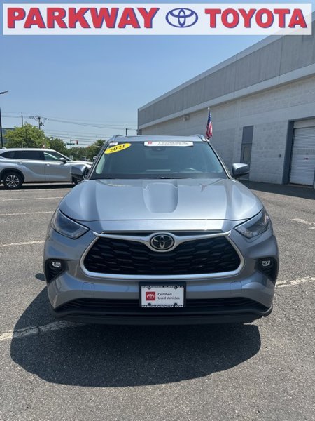 Certified 2021 Toyota Highlander XLE image 1