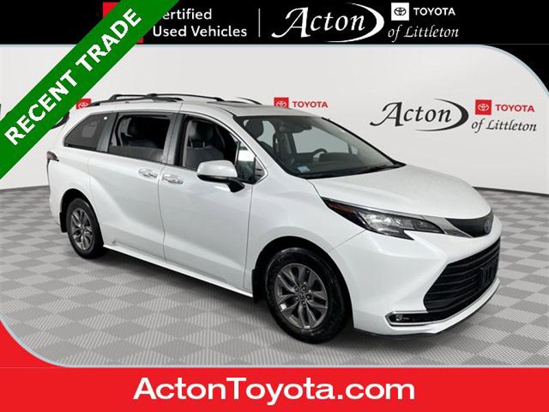 Certified 2023 Toyota Sienna XLE image 1