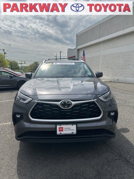 Certified 2023 Toyota Highlander XLE image 1