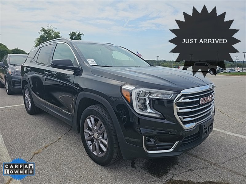 Used 2024 GMC Terrain SLT image 1