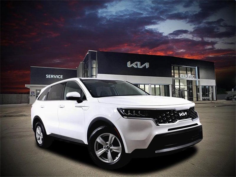 Certified 2022 Kia Sorento LX image 1