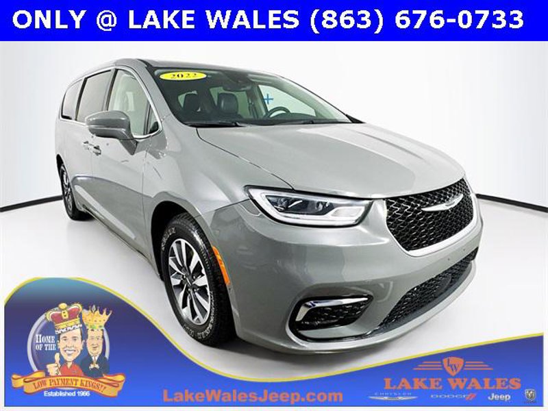Certified 2022 Chrysler Pacifica Touring-L w/ Uconnect Theater Family Group image 1