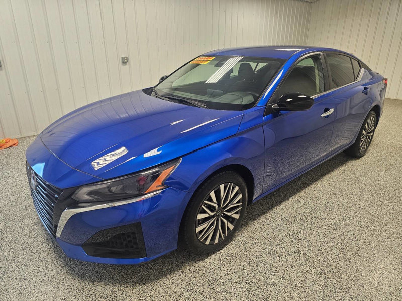 Used 2025 Nissan Altima 2.5 SV image 1