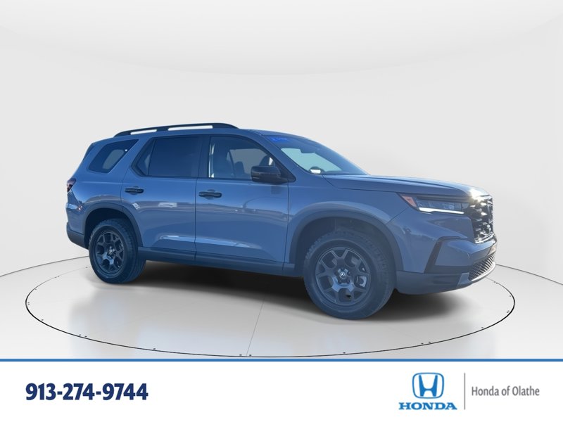 Certified 2025 Honda Pilot TrailSport image 1