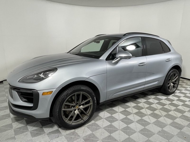 Certified 2023 Porsche Macan S image 1