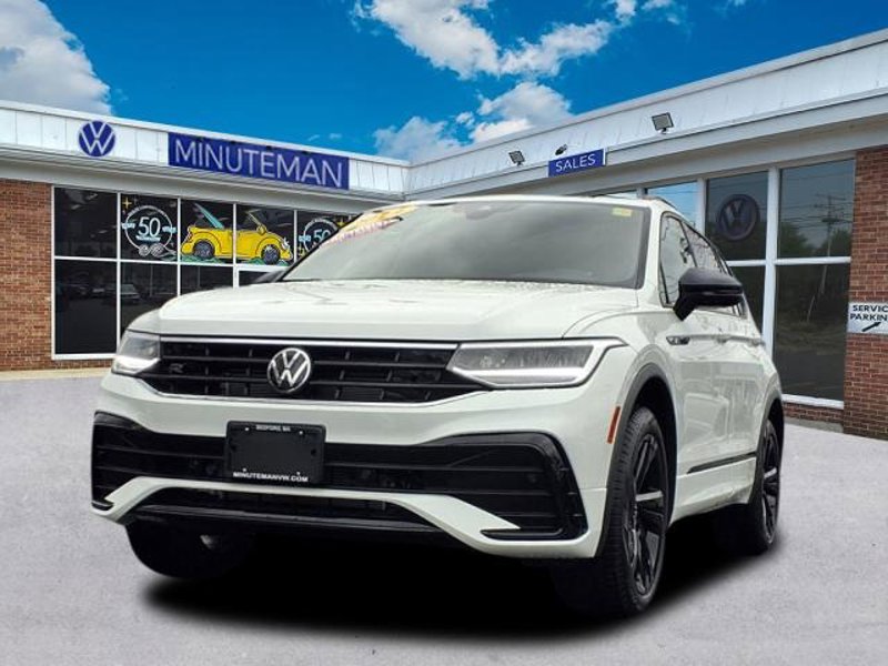 Certified 2024 Volkswagen Tiguan SE R-Line image 1