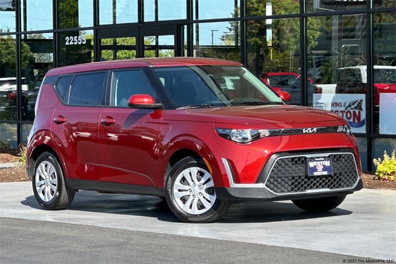 Certified 2025 Kia Soul LX image 1