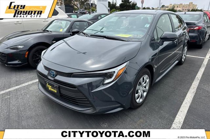 Certified 2025 Toyota Corolla LE image 1