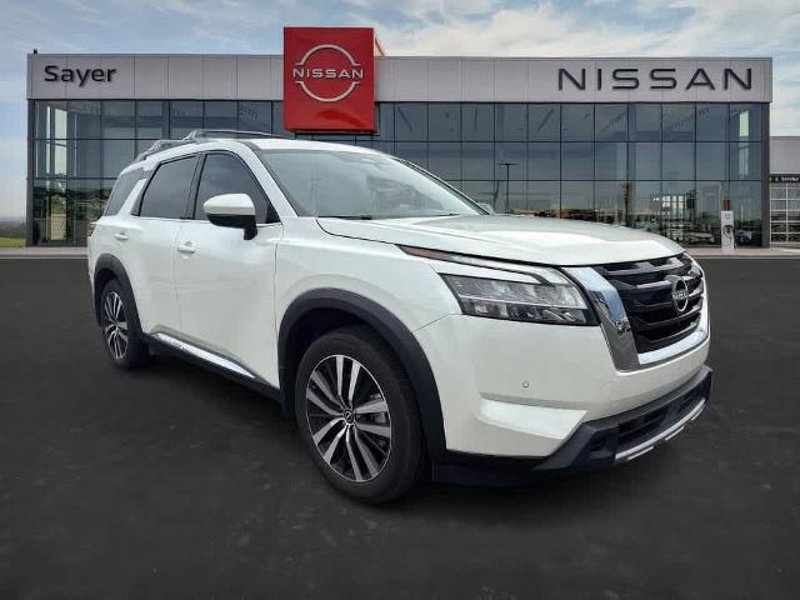 Certified 2024 Nissan Pathfinder Platinum w/ Cargo Package image 1