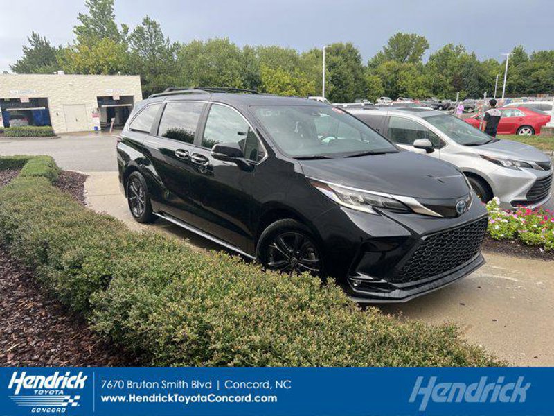 Certified 2024 Toyota Sienna XSE image 1