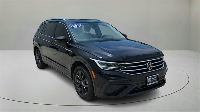 Certified 2022 Volkswagen Tiguan SE image 1