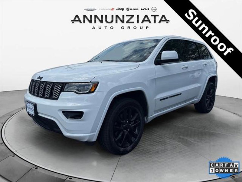 Certified 2022 Jeep Grand Cherokee Laredo X image 1