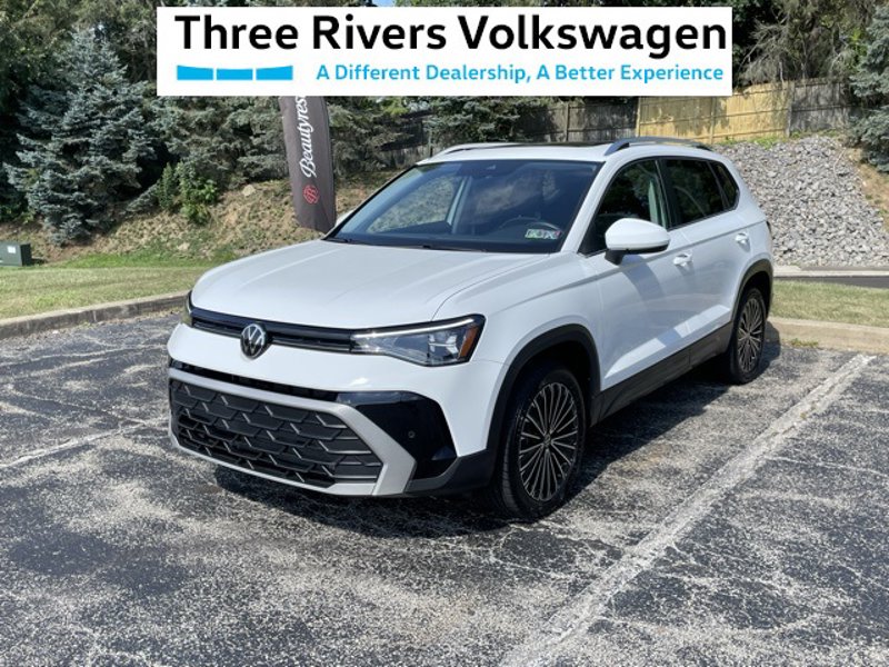 Certified 2025 Volkswagen Taos SE image 1