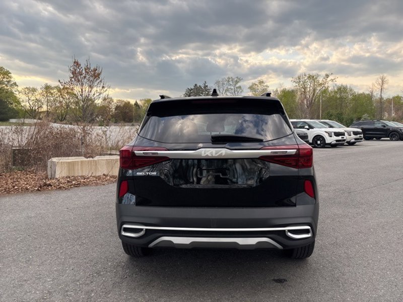 Certified 2022 Kia Seltos EX image 1