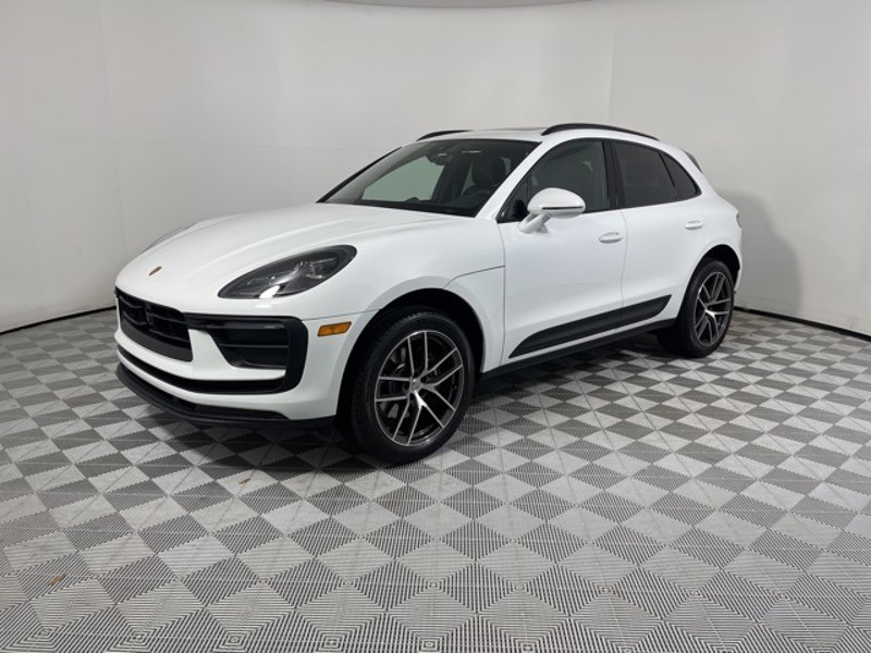 Certified 2025 Porsche Macan image 1