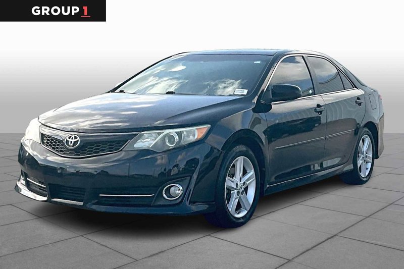Used 2014 Toyota Camry SE image 1