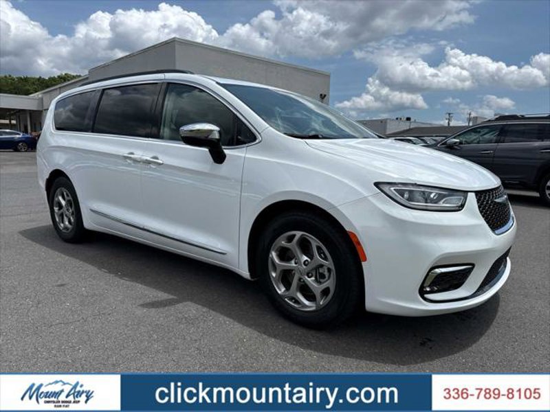 Certified 2023 Chrysler Pacifica Limited image 1