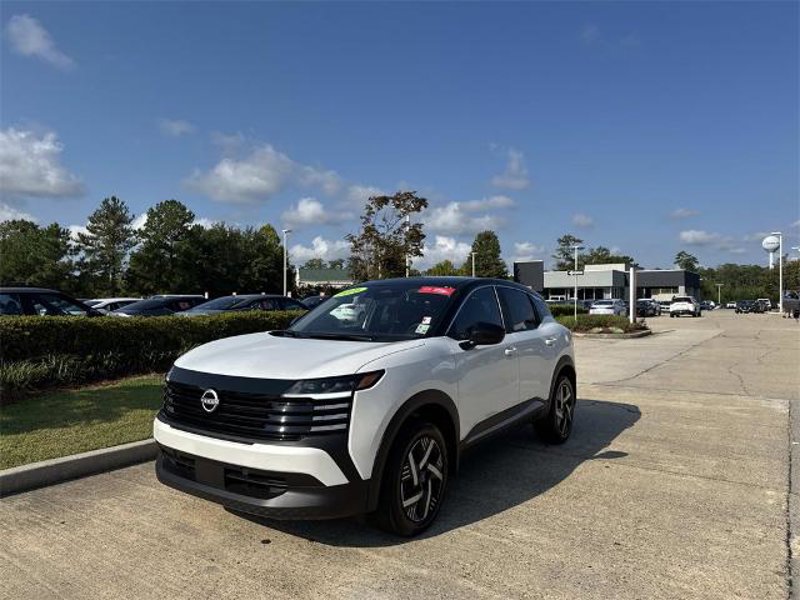 Certified 2025 Nissan Kicks SV w/ Illumination Package image 1