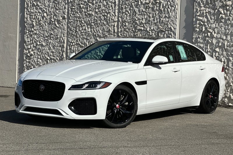 Certified 2022 Jaguar XF SE image 1