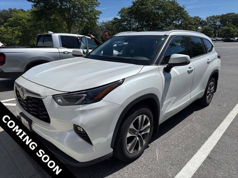 Certified 2022 Toyota Highlander XLE image 1