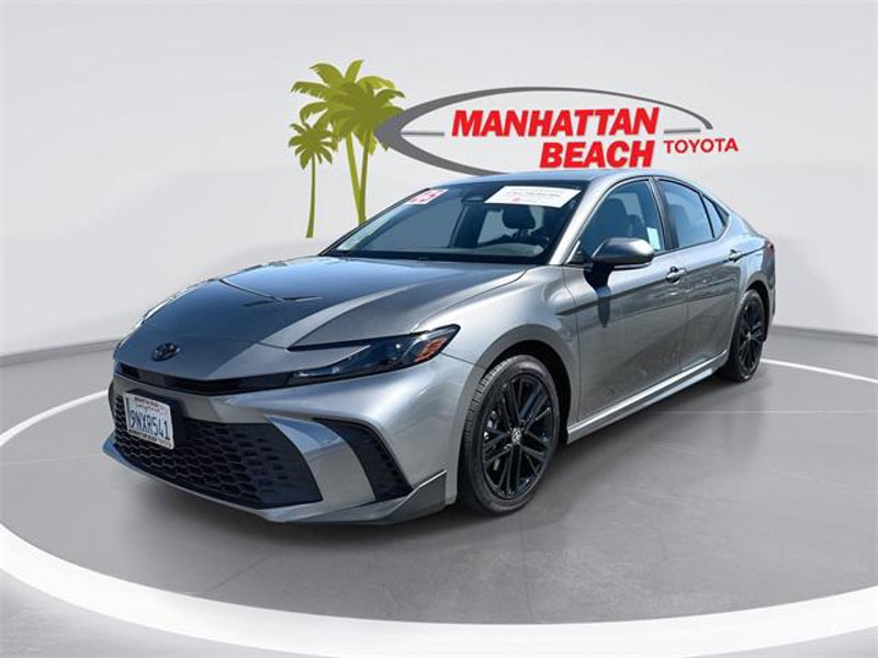 Certified 2025 Toyota Camry SE image 1
