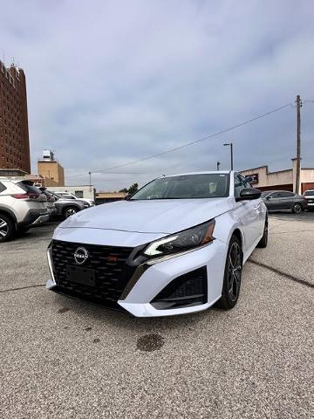 Certified 2024 Nissan Altima 2.5 SR image 1
