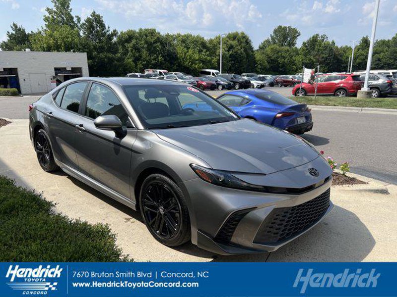 Certified 2025 Toyota Camry SE image 1