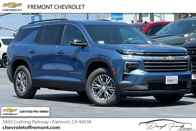 Certified 2025 Chevrolet Traverse LT w/ Driver Confidence Package image 1