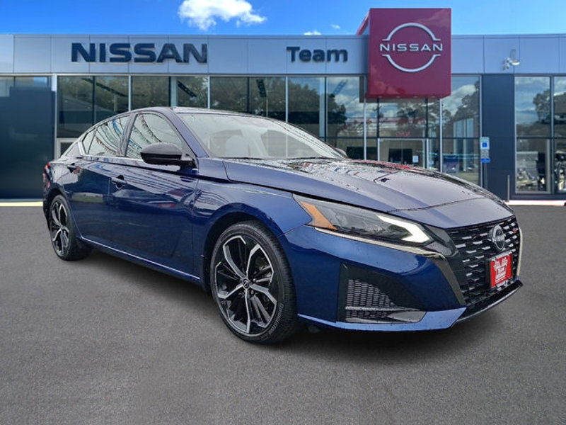Certified 2024 Nissan Altima 2.5 SR image 1
