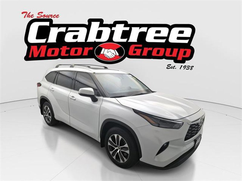 Certified 2022 Toyota Highlander XLE image 1