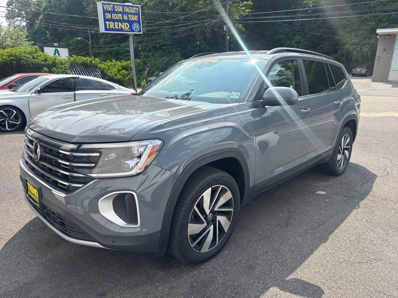 Certified 2025 Volkswagen Atlas SE image 1