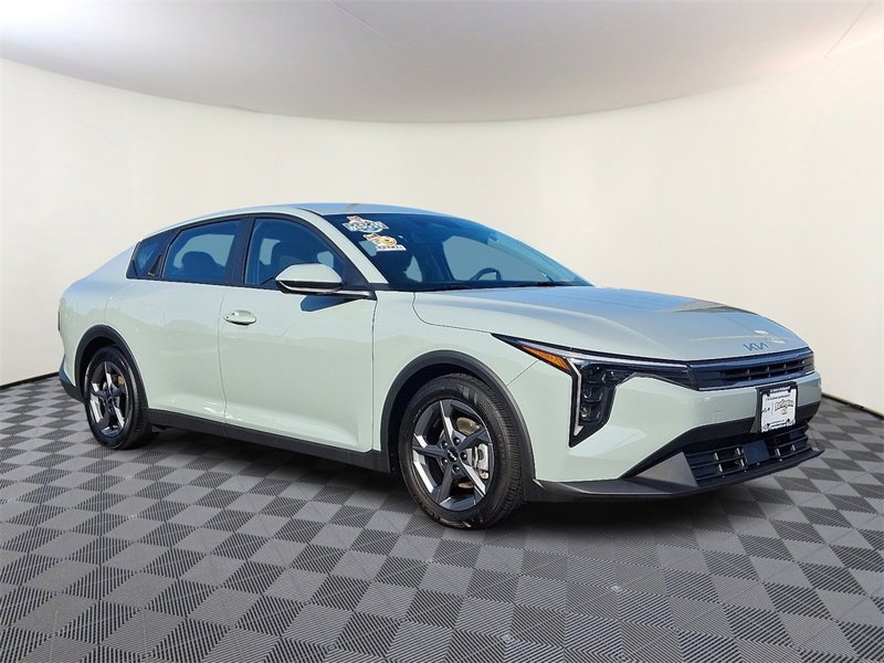 Certified 2025 Kia K4 LXS image 1