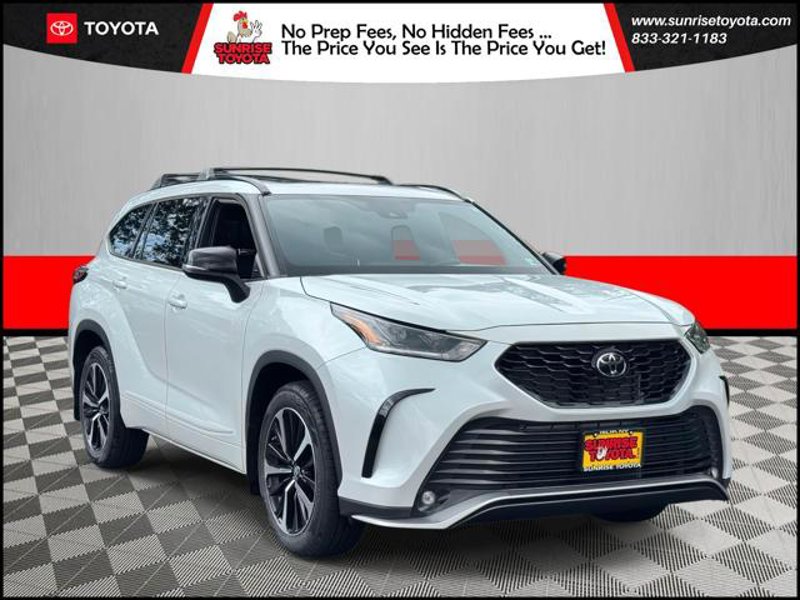 Certified 2022 Toyota Highlander XSE image 1
