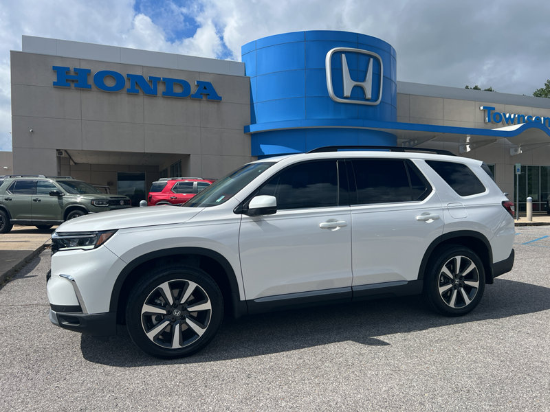 Certified 2025 Honda Pilot Touring image 1